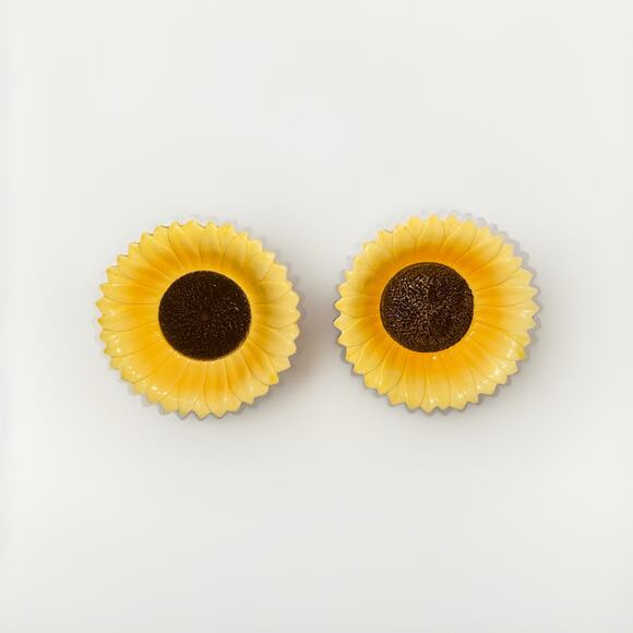 Sunflower Dishes 8” Vintage Raised Edges - Picture 1 of 3